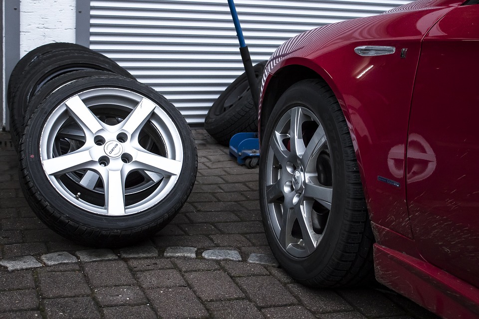 Kedy prezuť auto na zimné pneumatiky? Čo hovorí zákon a aké sú odporúčania?
